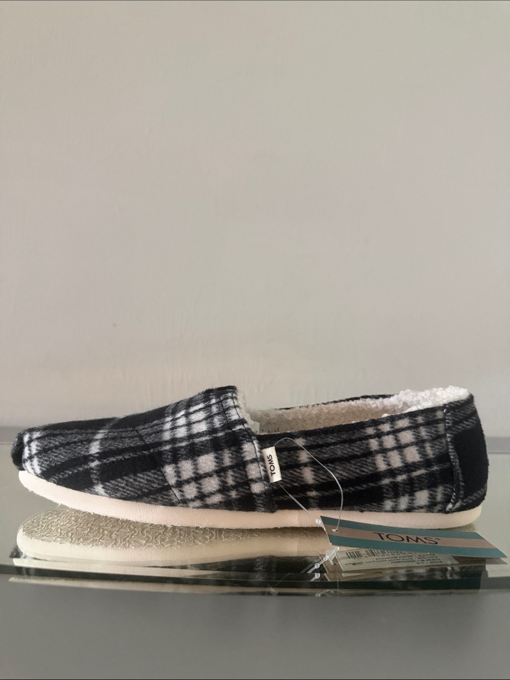 TOMS Belmont Flats Size 7.5 Women’s NWT Black & White Plaid Faux Shearling - Picture 5 of 12